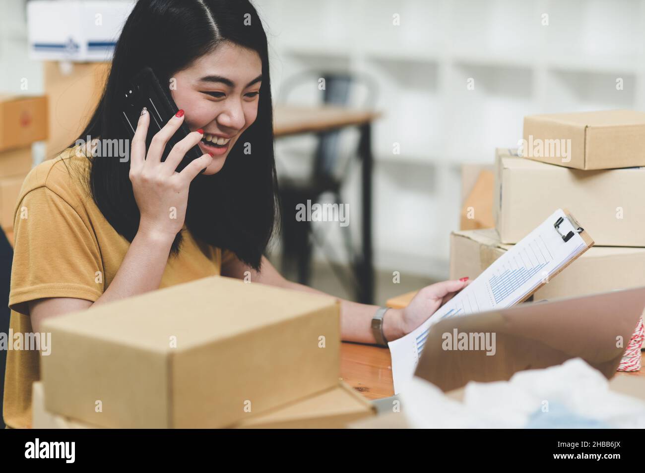 Parcel checklist hi-res stock photography and images - Alamy