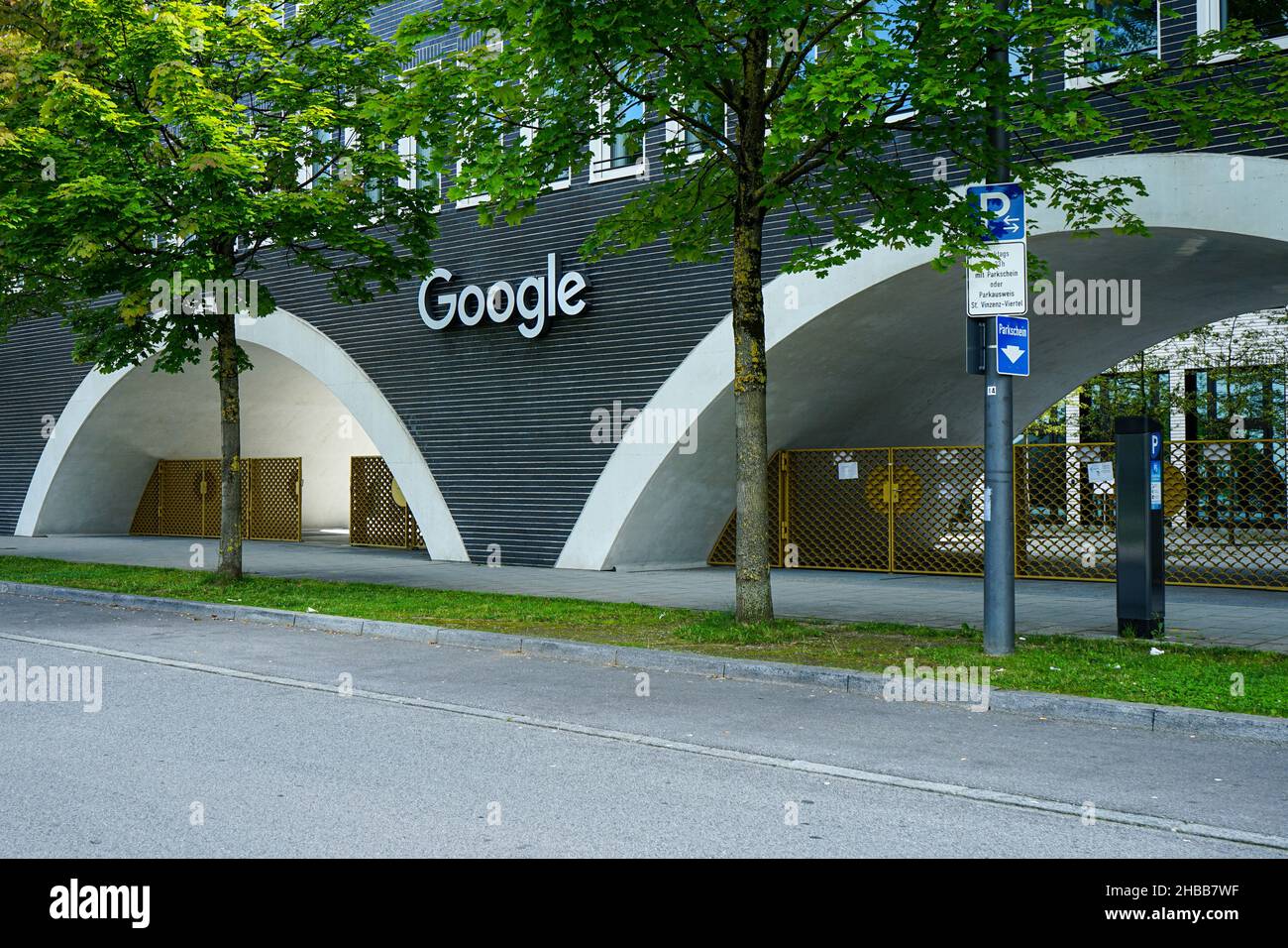 Facade of the Google office in Munich Stock Photo Alamy