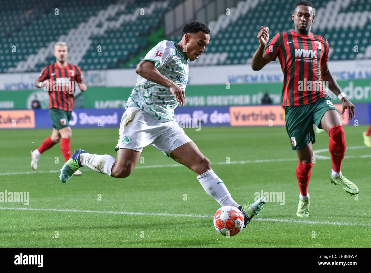 Fuerth, Germany. 18th Dec, 2021.  Fussball, 1.Bundesliga - SpVgg Greuther Fuerth vs. FC Augsburg  Image: (fLTR)  Jamie Leweling (SpVgg Greuther Fürth,40), Reece Oxford (FC Augsburg, 4)  DFL regulations prohibit any use of photographs as image sequences and or quasi-video Credit: Ryan Evans/Alamy Live News Stock Photo