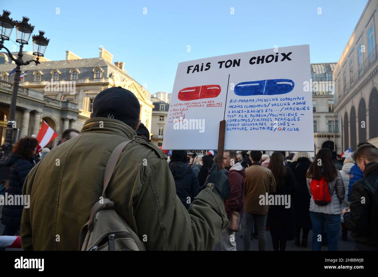 An incredible crowd in Paris for this anti-pass health demonstration, to the call of florian philippot leader of the party 'the patriots' Stock Photo