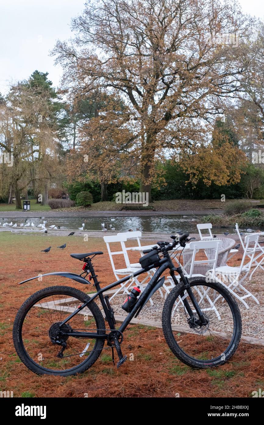 Pinner memorial park hires stock photography and images Alamy