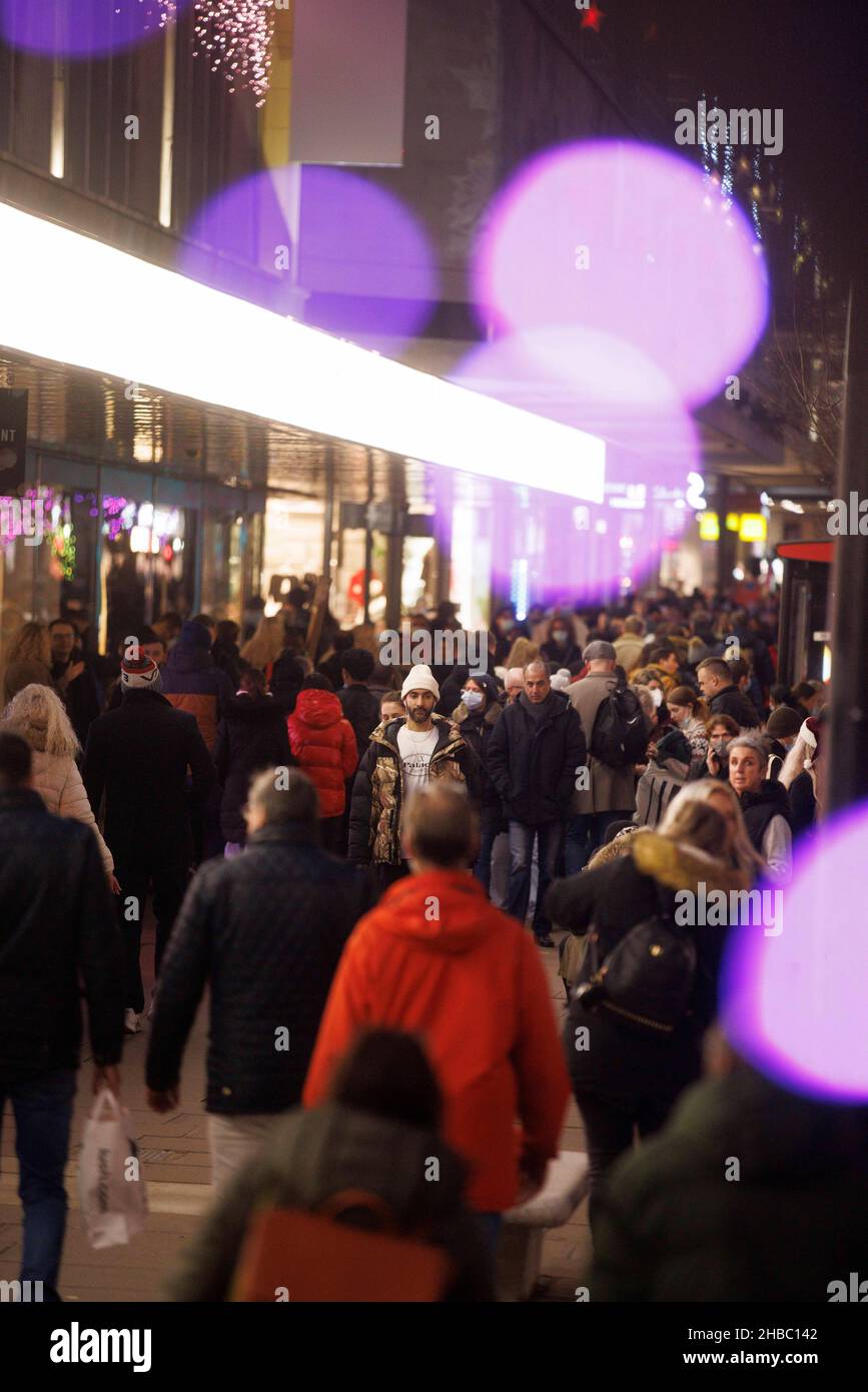 London, UK. 18th Dec, 2021. Oxford street busy with shoppers on the last full weekend before Christmas Day. Some confidence has returned to the high street but numbers of the Omnicron variant continue to surge. Credit: Tommy London/Alamy Live News Stock Photo