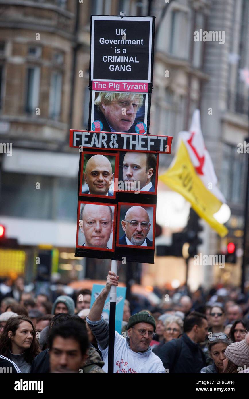 London, UK. 18th Dec, 2021. Thousands of Antivaxx Protestors demonstrate in Central London. They are opposed to the vaccine and believe that the Government is misleading the public. They dont wear masks and don't agree with having a vaccine. Credit: Tommy London/Alamy Live News Stock Photo