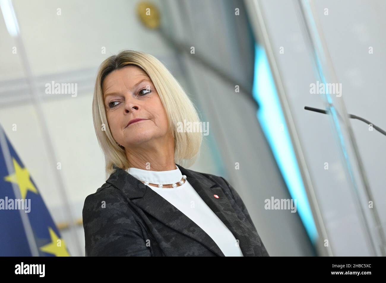 Vienna, Austria. 18th December 2021. Press conference on the presentation of nationwide COVID crisis coordination with Defense Minister Klaudia Tanner Stock Photo