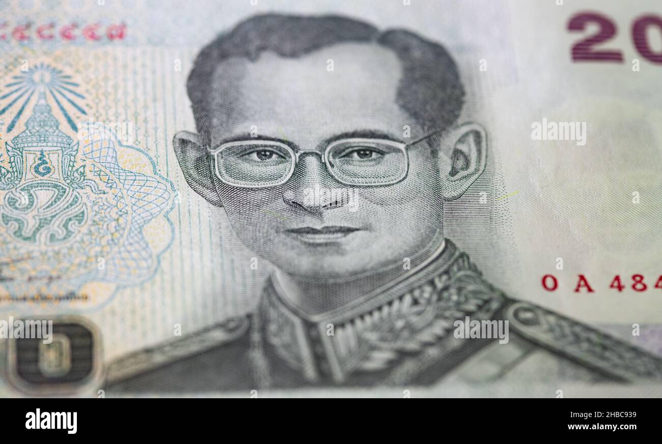 Thai baht note depicting king of Thailand Stock Photo - Alamy