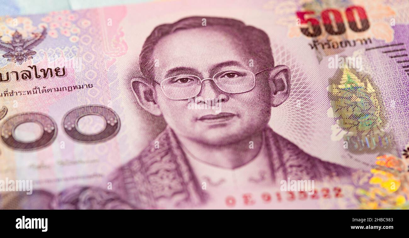 Thai baht note depicting king of Thailand Stock Photo - Alamy