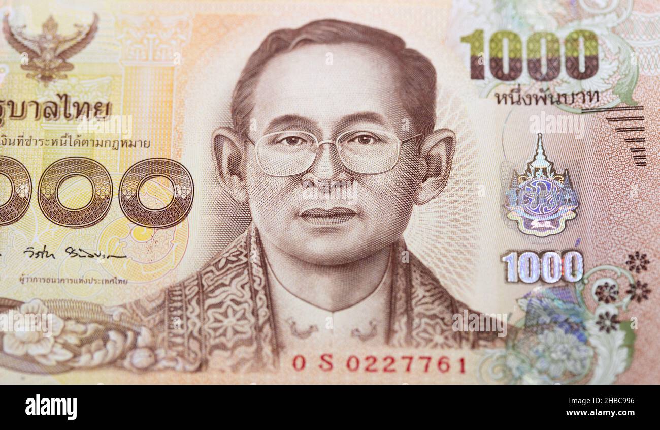 Thai baht note depicting king of Thailand Stock Photo - Alamy