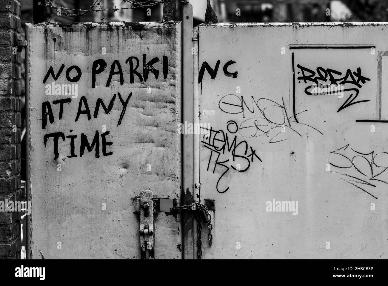 No parking warning sign Black and White Stock Photos & Images - Alamy