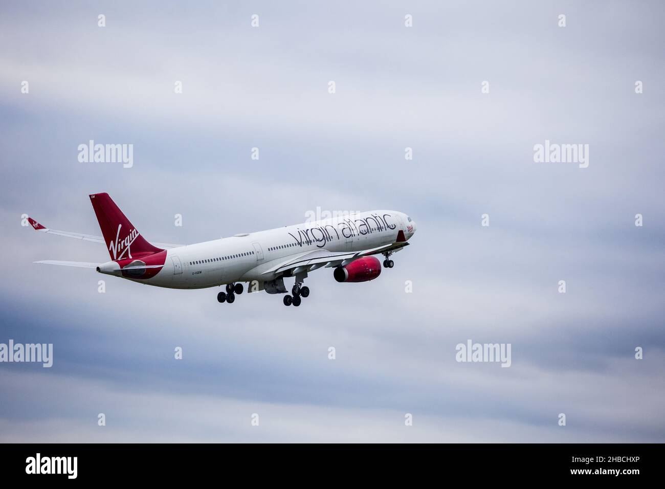 Airplanes taking off and landing at an airport for Virgin Airlines and British Airways Stock Photo