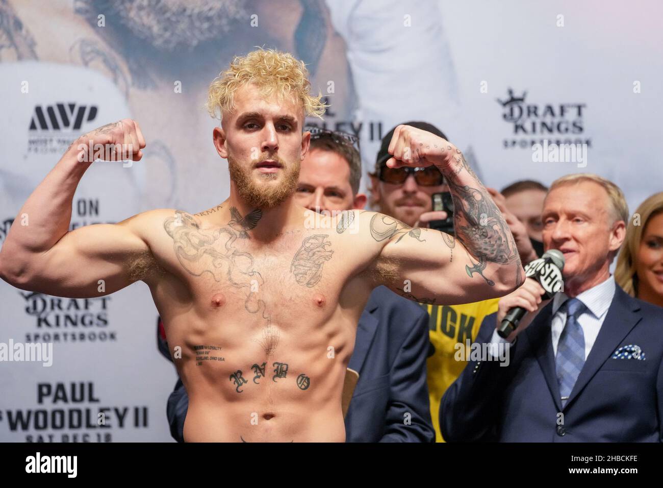 Tampa, Florida, USA. 17th Dec 2021. TAMPA, FL - DECEMBER 17: Jake Paul jumps on the scale on stage at Seminole Hard Rock Tampa for Jake Paul vs. Tyron Woodley 2 - Media Week on December 17, 2021 in Tampa, Florida, United States. (Photo by Louis Grasse/PxImages) Credit: Px Images/Alamy Live News Stock Photo