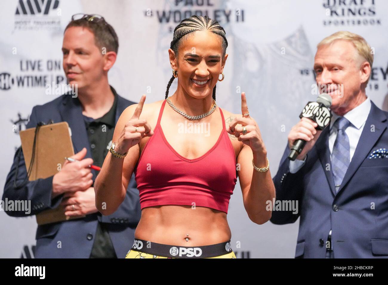 Tampa, Florida, USA. 17th Dec 2021. TAMPA, FL - DECEMBER 17: Amanda Serrano gets on the scale on stage at Seminole Hard Rock Tampa for Jake Paul vs. Tyron Woodley 2 - Media Week on December 17, 2021 in Tampa, Florida, United States. (Photo by Louis Grasse/PxImages) Credit: Px Images/Alamy Live News Stock Photo