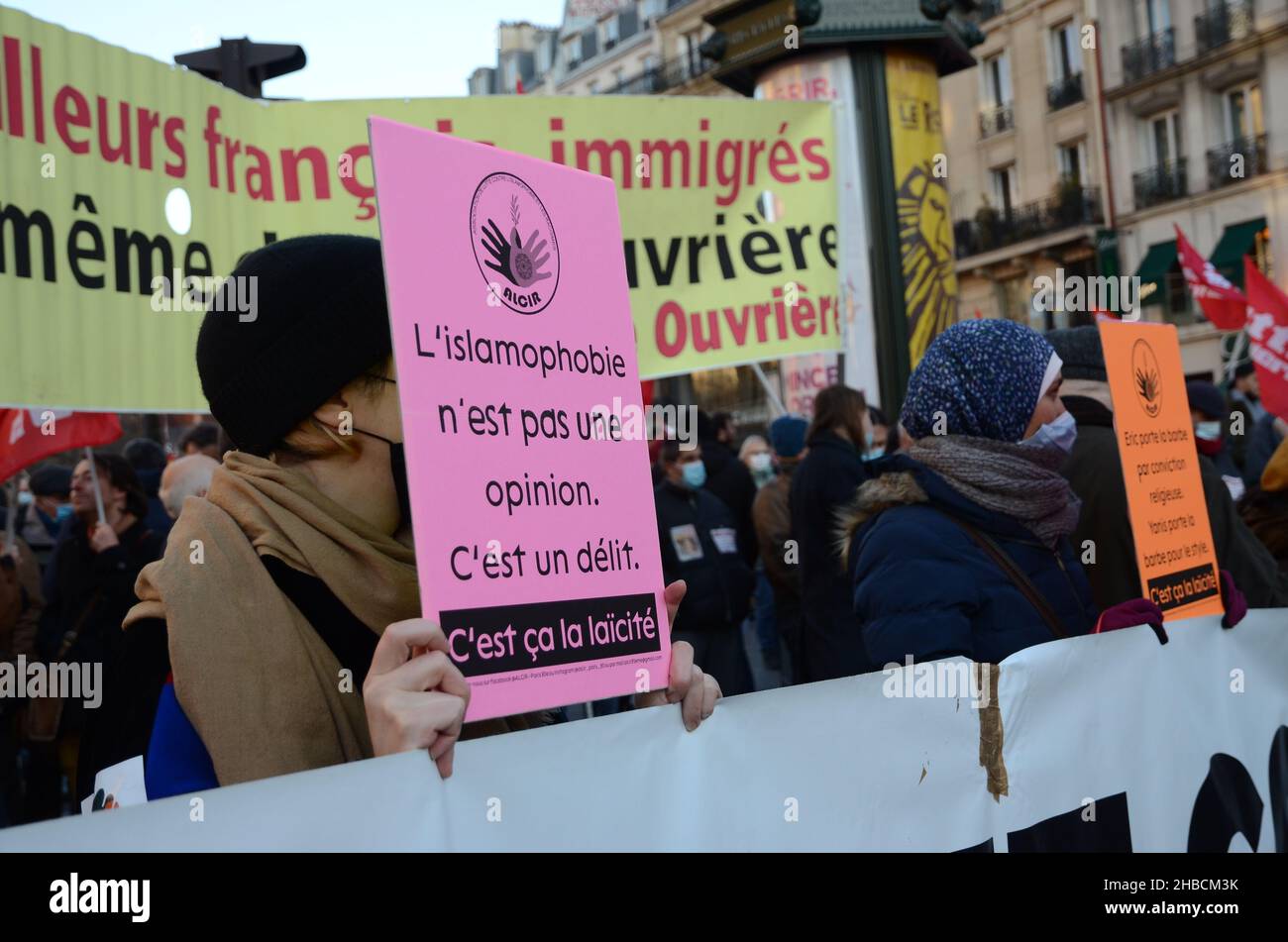 A demonstration was organized in Paris for the International Day of Migrants. The slogan was 'solidarity'several hundred people responded present Stock Photo