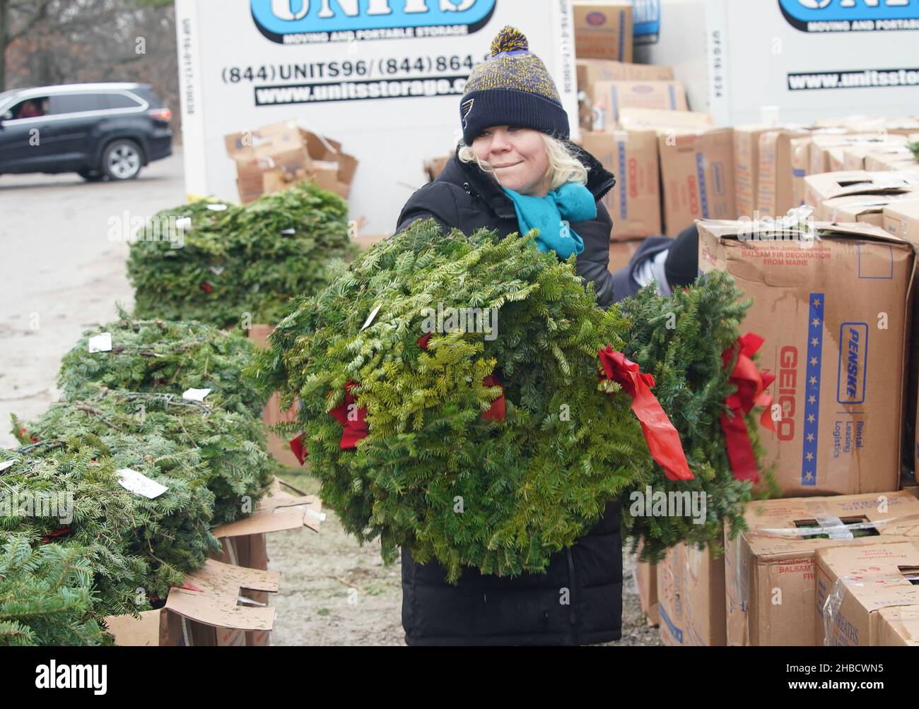 St. Louis, United States. 18th Dec, 2021. Volunteer Michelle Vargas