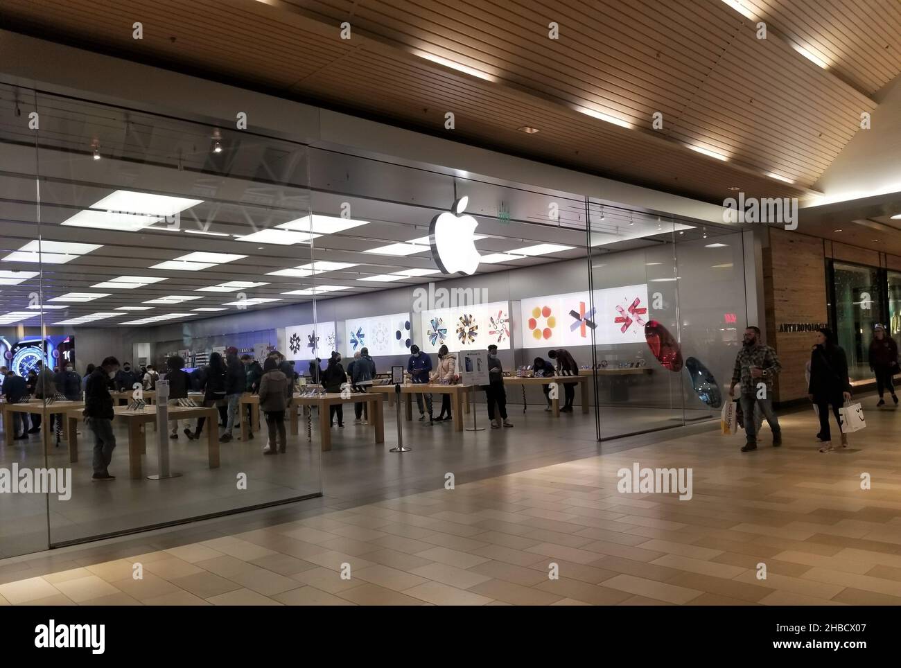 Delaware, U.S.A December 17, 2021 The Apple store inside of