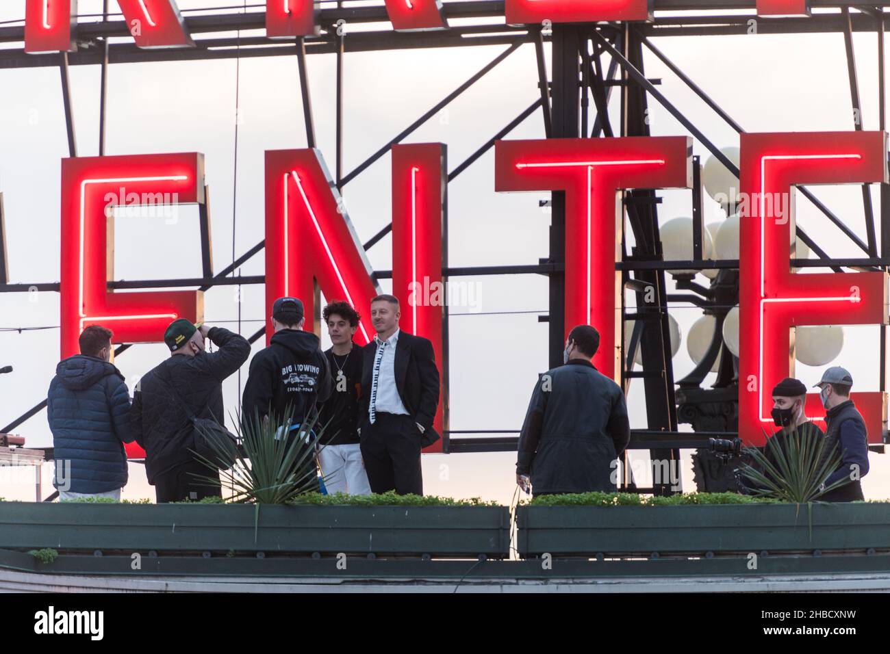 Seattle, USA. 17th Nov, 2021. Macklemore and Windser on the roof at Pike  Place Market shooting a video Stock Photo - Alamy