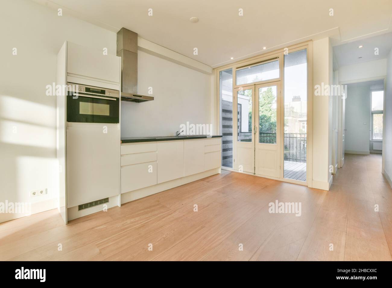Interior design of modern and empty kitchen Stock Photo - Alamy