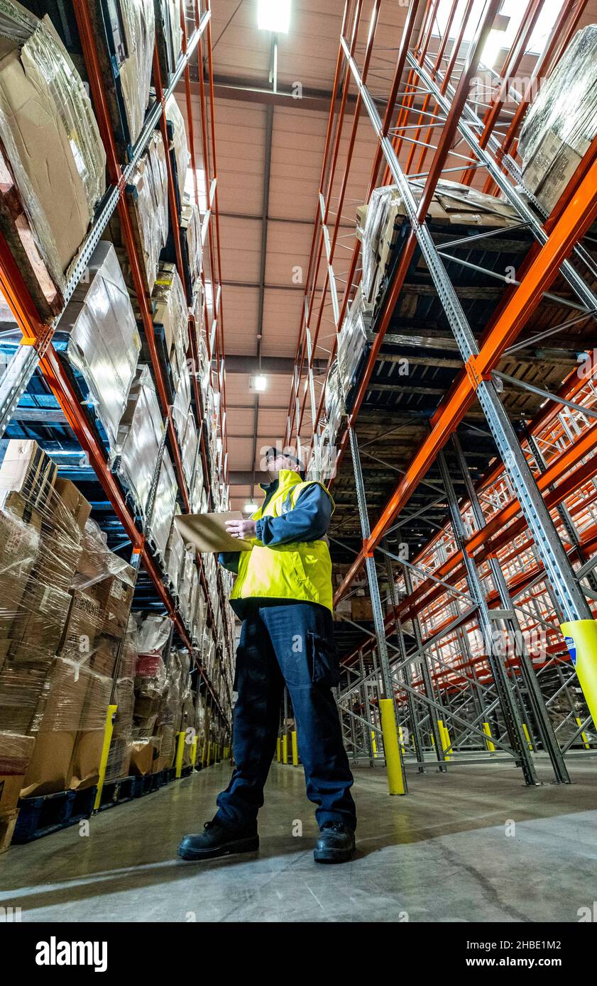 Uk distribution centre interior hi-res stock photography and images - Alamy