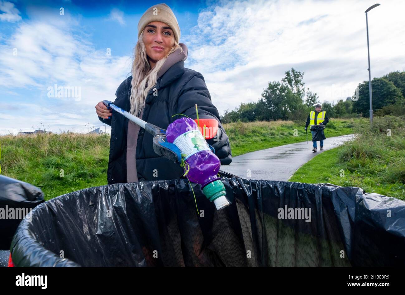 Litter picking in urban setting hires stock photography and images Alamy