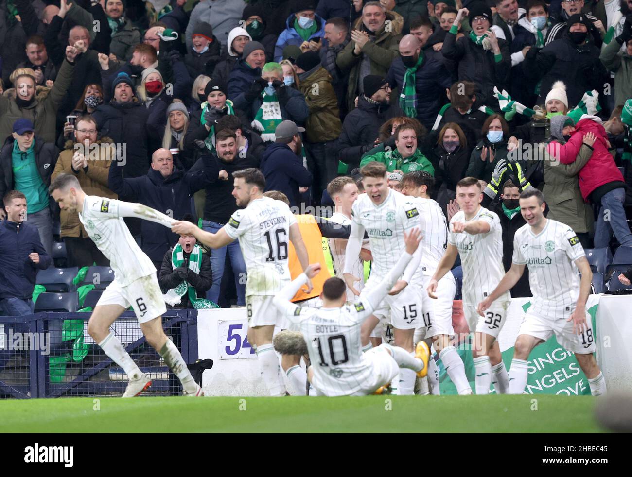 Hibernian fans celebrate after Paul Hanlon scores their side's first