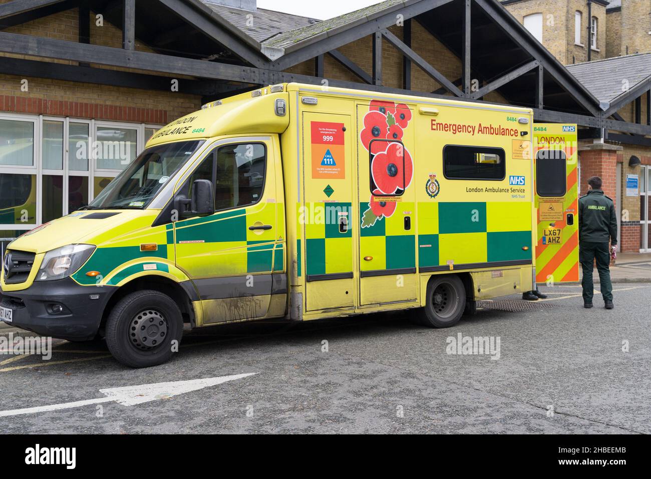 Lewisham London, UK. 19th Dec, 2021. London Ambulances are busying responding to emergency calls taking patients into University Hospital Lewisham for further treatments during winter flu and Omicron surging season across England. Credit: xiu bao/Alamy Live News Stock Photo