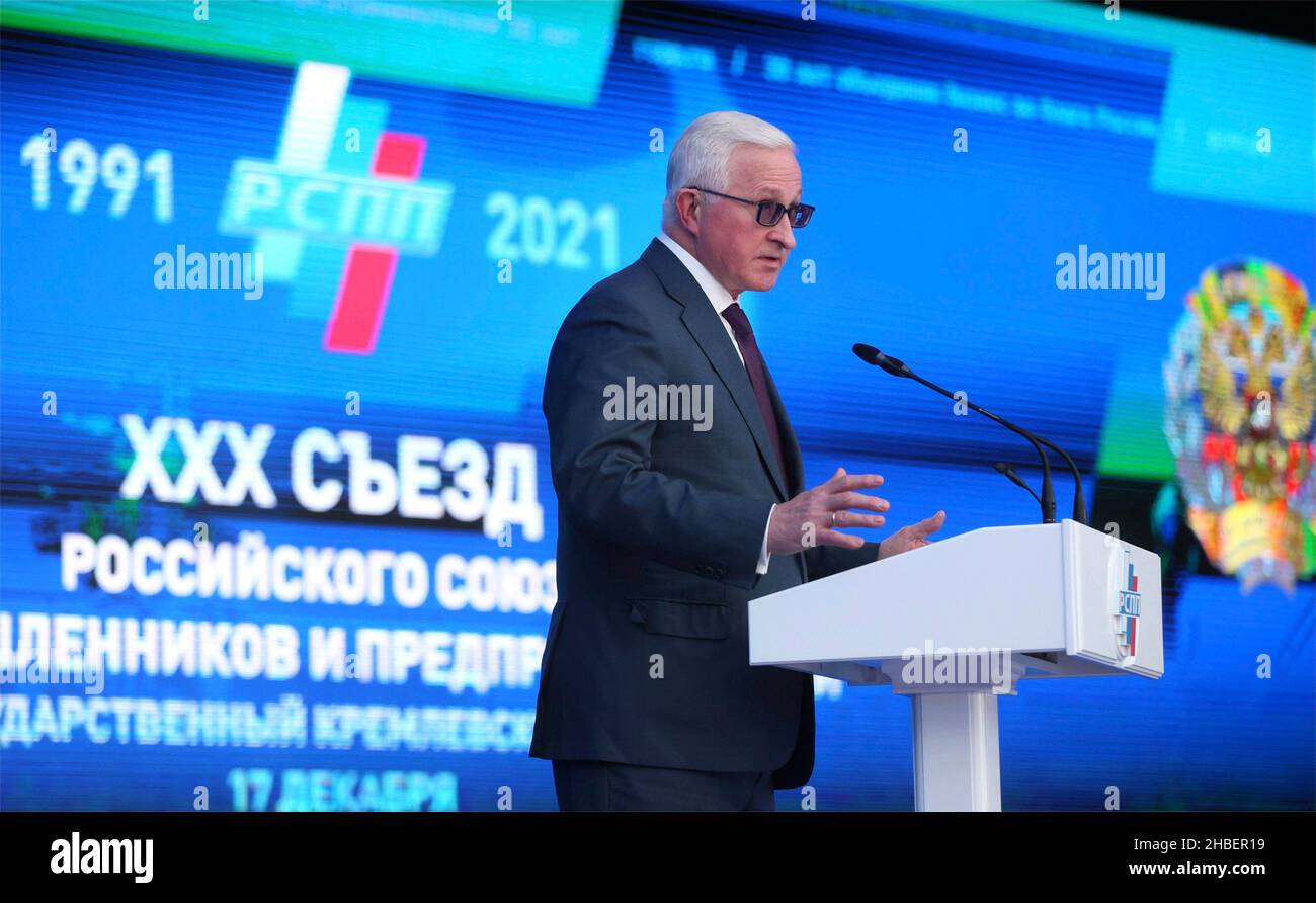 Moscow, Russia. 17 December, 2021. Chairman of RSPP Alexander Shokhin delivers an address during the plenary session of the 30th Congress of Russian Union of Industrialists and Entrepreneurs at the State Kremlin Palace, December 17, 2021 in Moscow, Russia. Credit: Mikhail Metzel/Kremlin Pool/Alamy Live News Stock Photo