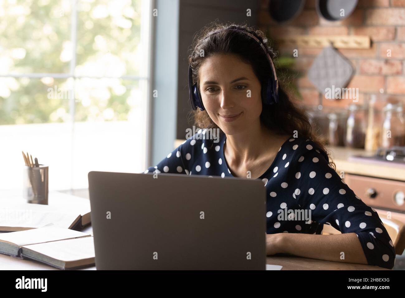 Happy hispanic mentor woman hi-res stock photography and images - Alamy