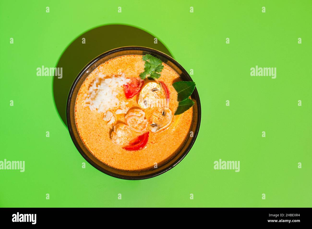 Tom Yum Goong Nam Kon Thai Soup with Shrimps, Enoki Mushrooms and Fresh Chili Stock Photo