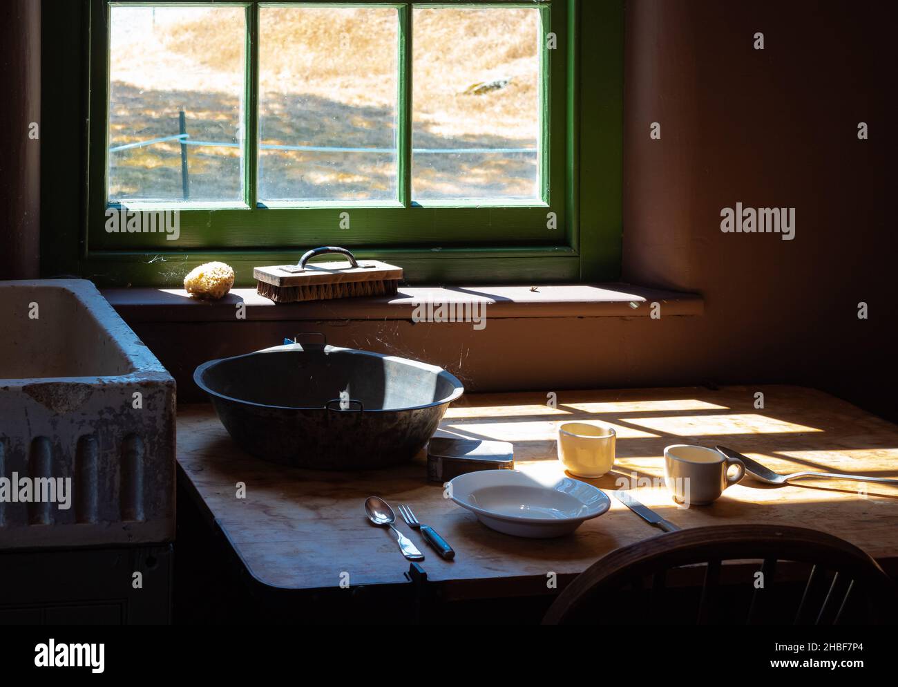 Old Pots And Pans In A Farmhouse Kitchen Farmhouse Parlor Stock