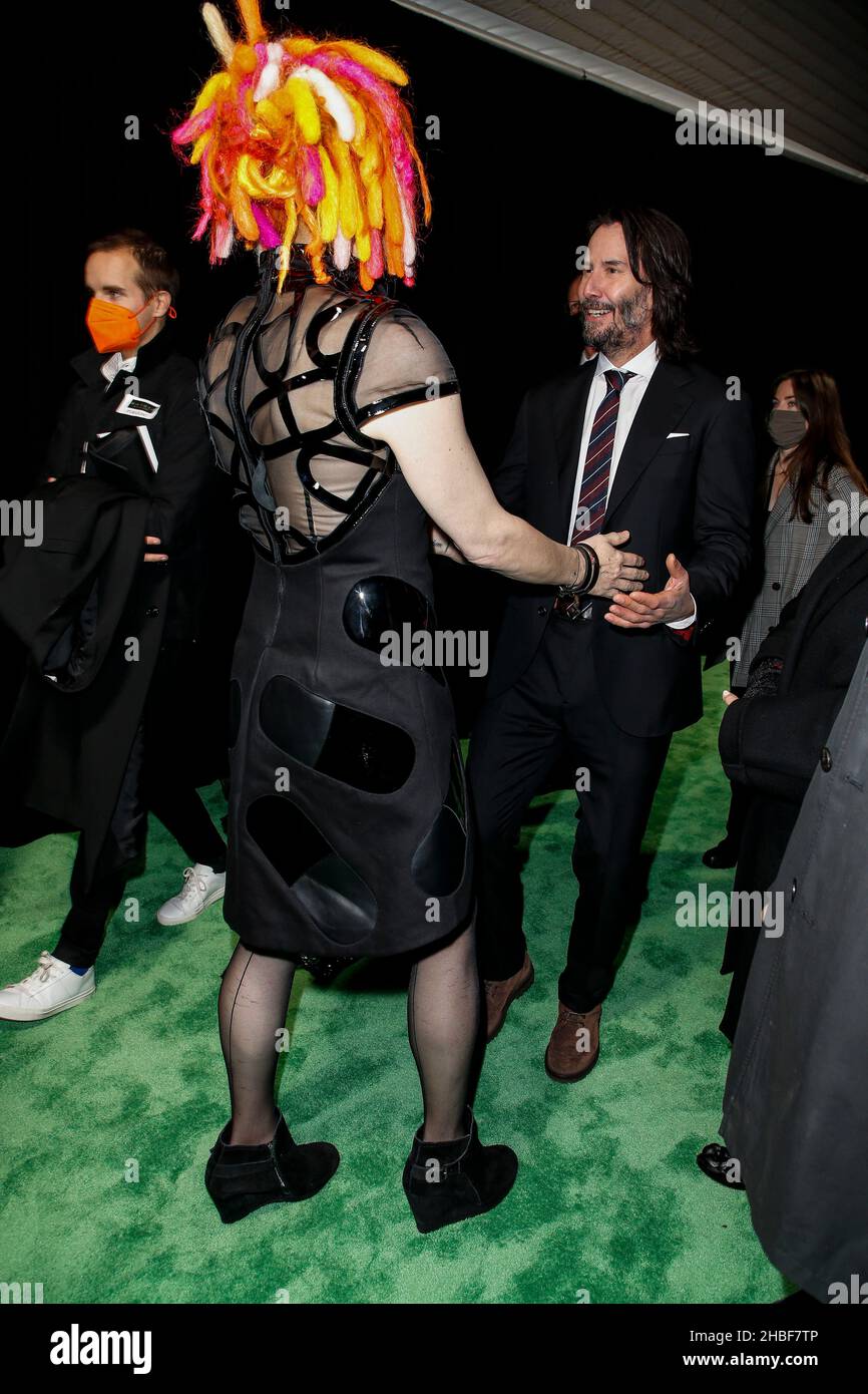 San Francisco, USA. 18th Dec, 2021. Director Lana Wachowski and actor Keanu Reeves greet each other on the green carpet at the U.S. movie premier of The Matrix Resurrections at the Castro Theater on December, 18, 2021 in San Francisco, California. (Photo by Christopher Victorio/imageSPACE/Sipa USA) Credit: Sipa USA/Alamy Live News Stock Photo