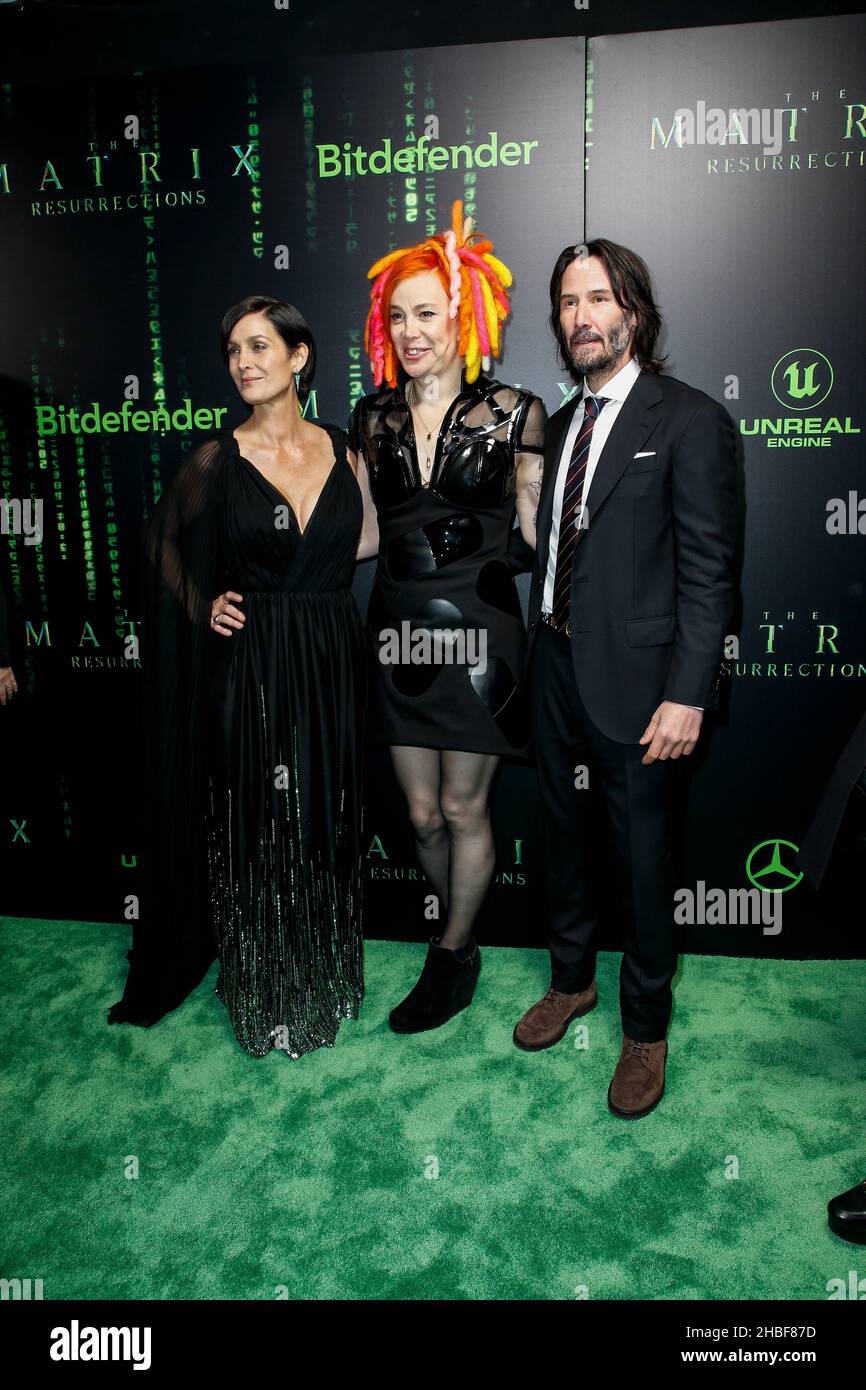 San Francisco, USA. 18th Dec, 2021. Carrie-Anne Moss, Lana Wachowski and Keanu Reeves on the green carpet at the U.S. movie premier of The Matrix Resurrections at the Castro Theater on December, 18, 2021 in San Francisco, California. (Photo by Christopher Victorio/imageSPACE/Sipa USA) Credit: Sipa USA/Alamy Live News Stock Photo