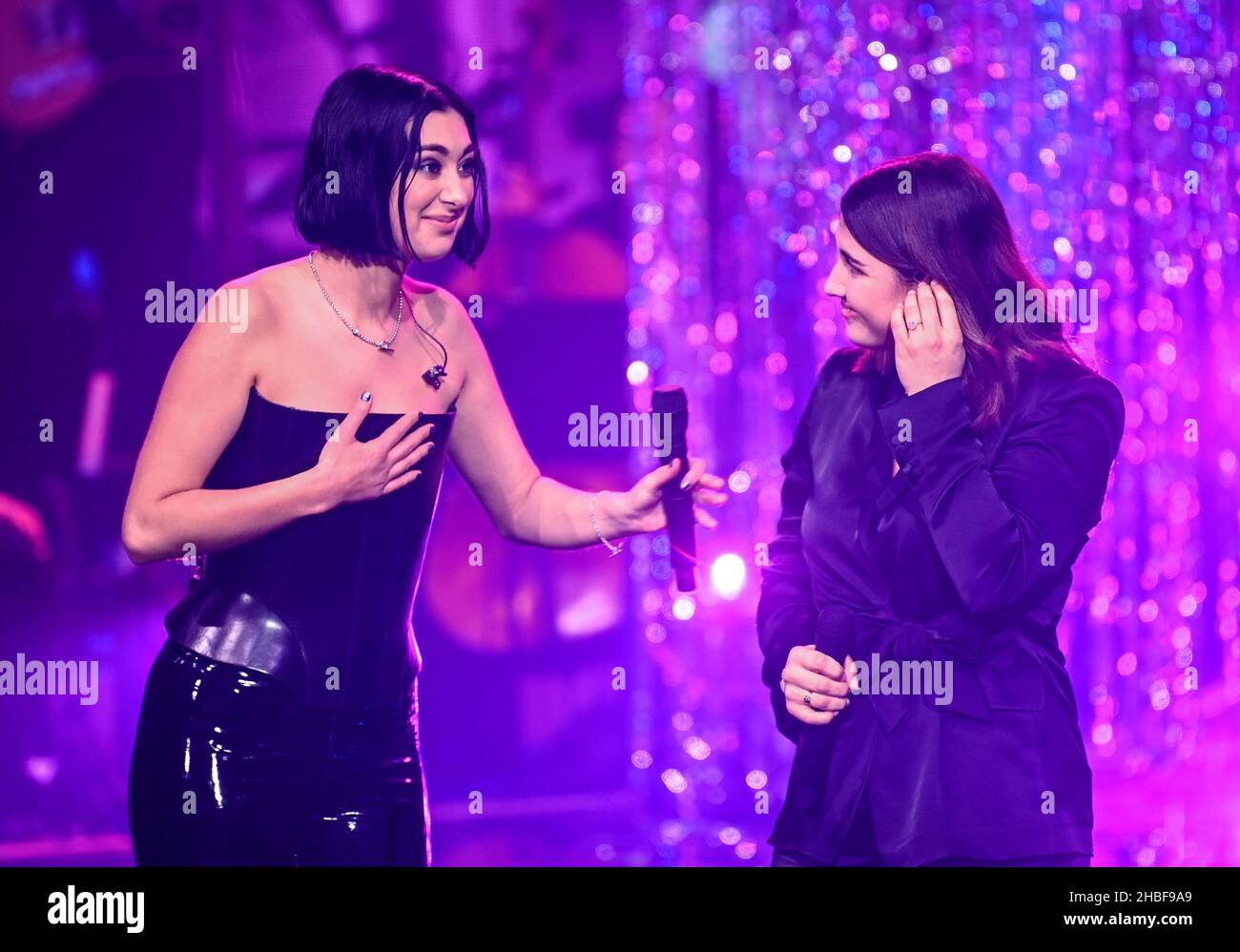 Berlin, Germany. 19th Dec, 2021. Singer Linda Elsener (r) and coach