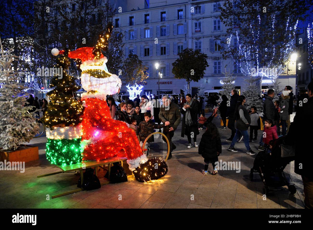 Marseille, France. 18th Dec, 2021. People are seen with Christmas  decorations made of recycled plastic at the Place du Général De Gaulle in  Marseille. (Photo by Gerard Bottino/SOPA Images/Sipa USA) Credit: Sipa