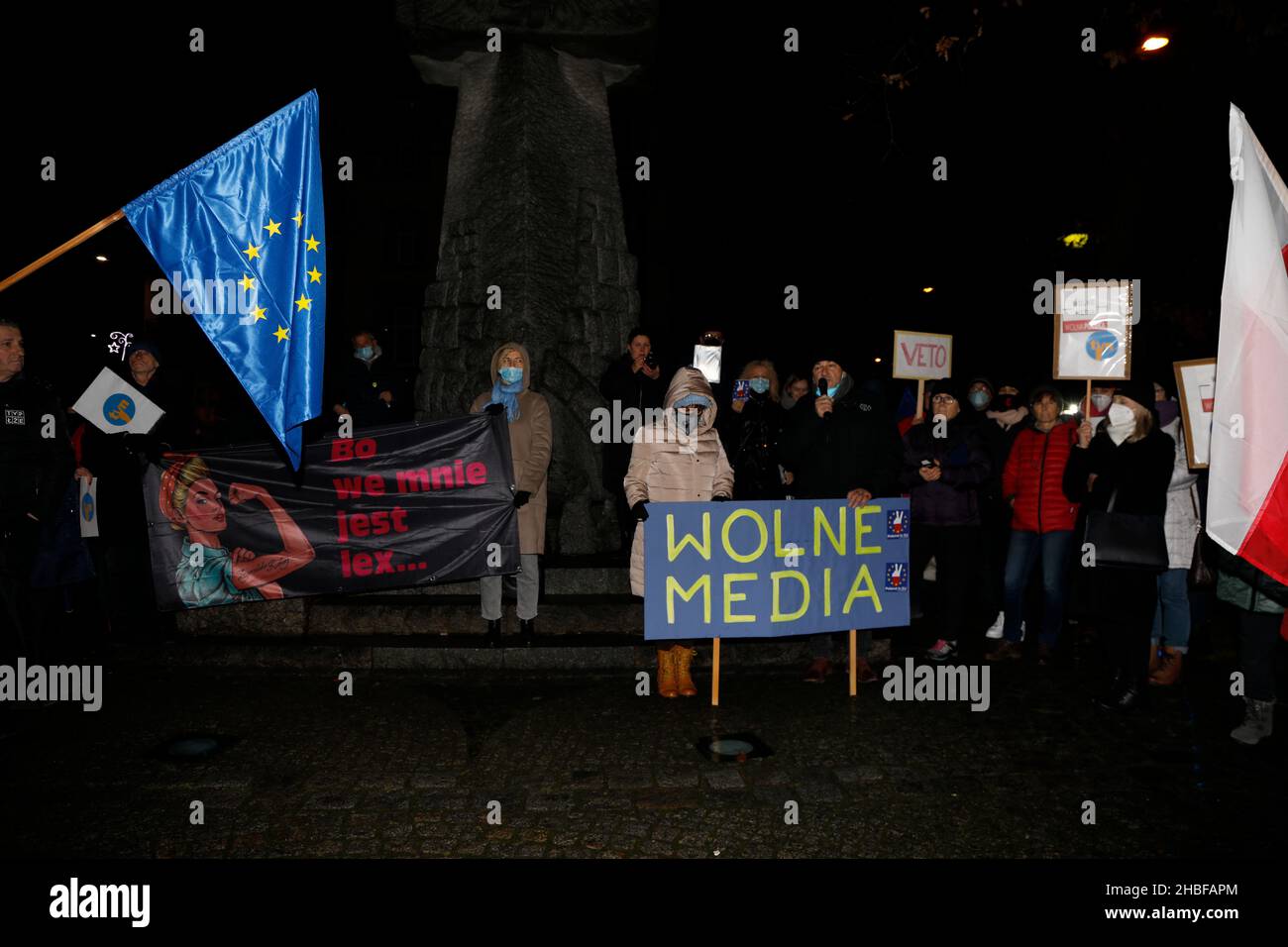 Protestveranstaltung in ganz Polen: VETO! FREIE MEDIEN, FREIE MENSCHEN, FREIES POLEN!Protest zur Verteidigung von TVN und Unterstützung der bürgerlich Stock Photo
