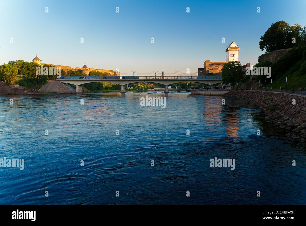 Border bridge "Friendship" between Narva and Ivangorod Stock Photo Alamy