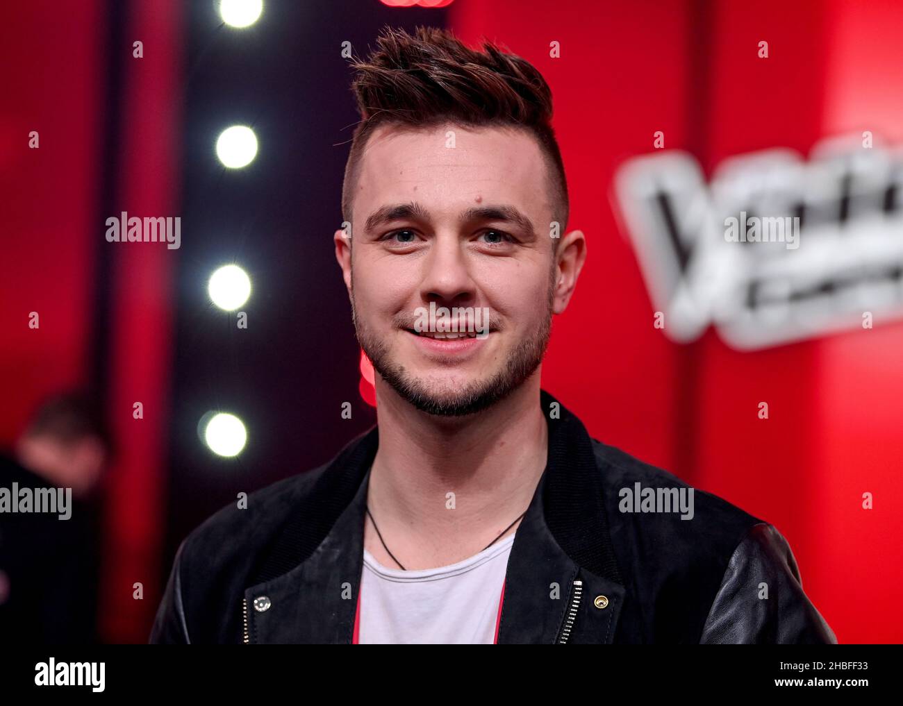 Berlin, Germany. 19th Dec, 2021. Singer Sebastian Krenz cheers after winning the final of the