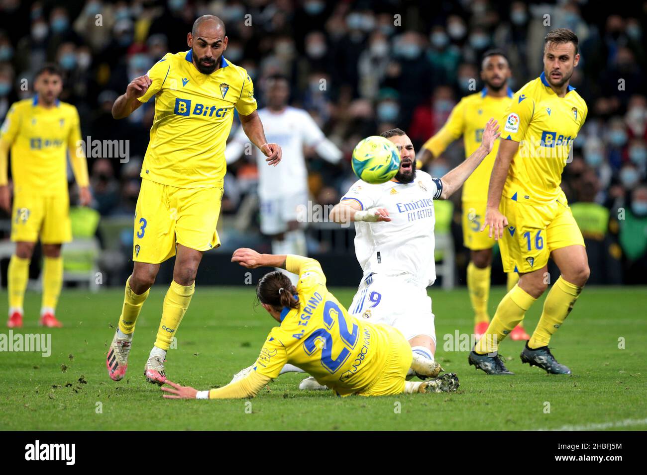 Real madrid live score hi-res stock photography and images - Page 17 - Alamy
