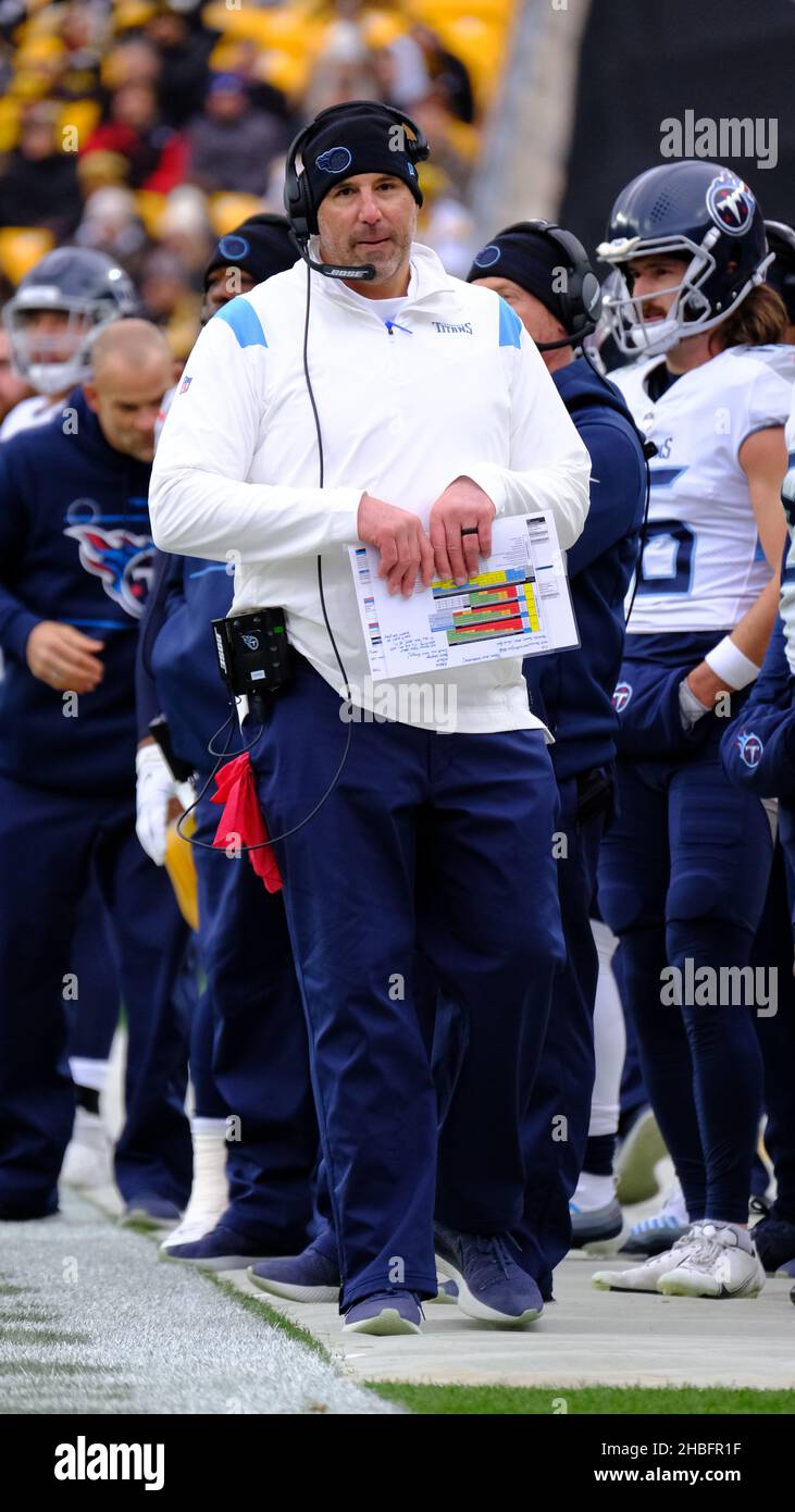 Pittsburgh, PA, USA. 19th Dec, 2021. Head Coach Mike Vrabel during the  Pittsburgh Steelers vs Tennessee Titans game at Heinz Field in Pittsburgh,  PA. Jason Pohuski/CSM/Alamy Live News Stock Photo - Alamy