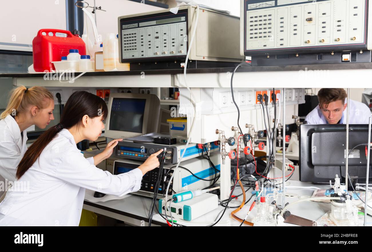 Students performing experiments in laboratory Stock Photo