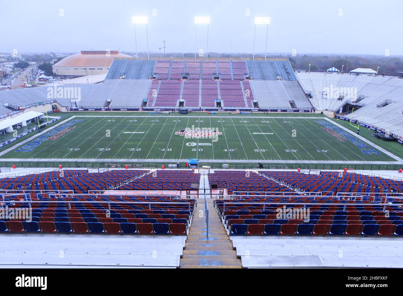 Rain falls prior to the Radiance Technologies Independence Bowl, Saturday, Dec. 18, 2021, in Shreveport, Louisiana. (Kirk Meche/Image of Sport) Stock Photo