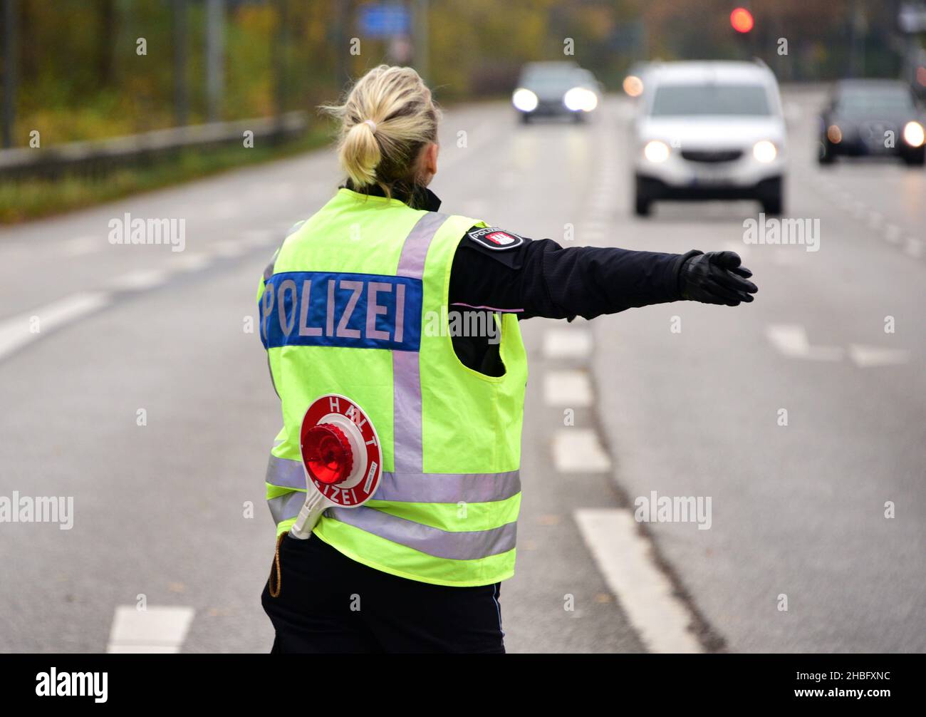 Polizeikelle Halt Polizei Anhaltestab Stock Photo