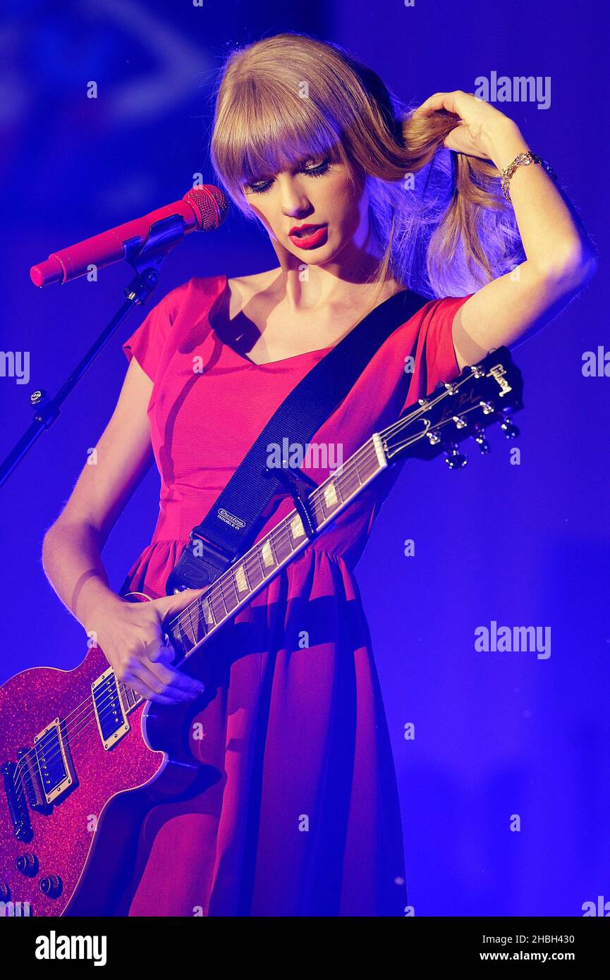 Taylor Swift performs live during the second annual Academy of