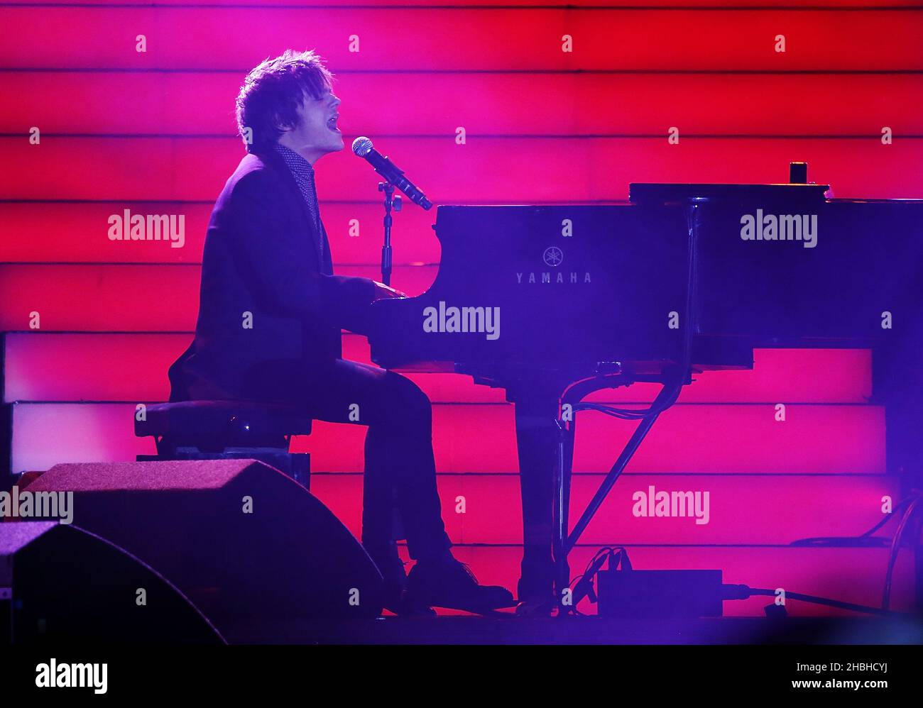 Jamie cullum performs on stage at unity hires stock photography and