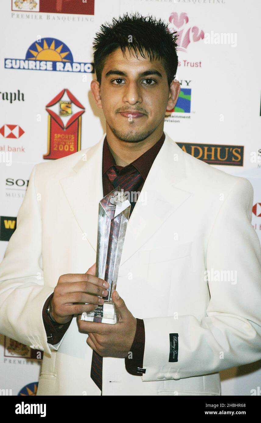 Jatinder singh Rakhra Wrestling Gold medalist and MGT S arrive at the Sony Entertainment Television Asian Sports Personality Of The Year Awards at the London Hilton. Stock Photo