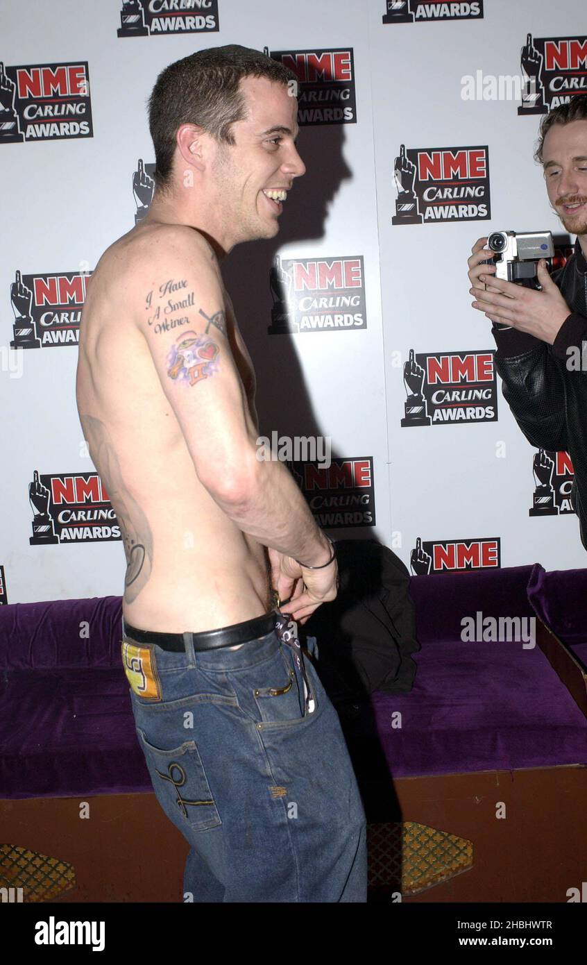 Steve O from Jackass photographed at the NME Carling awards at PoNaNa in London. 3/4 length chest. tattoo. Stock Photo