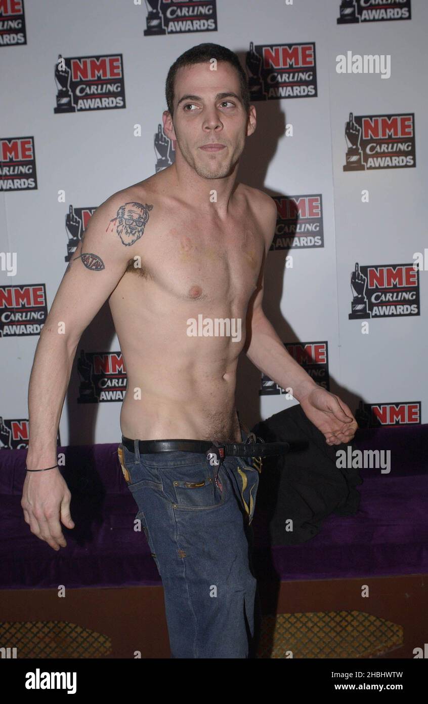 Steve O from Jackass photographed at the NME Carling awards at PoNaNa in London. 3/4 length chest. tattoo. Stock Photo