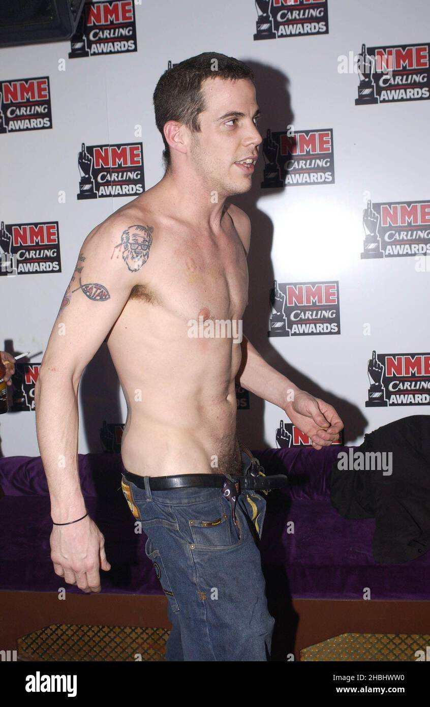 Steve O from Jackass photographed at the NME Carling awards at PoNaNa in London. 3/4 length. chest tattoo. Stock Photo