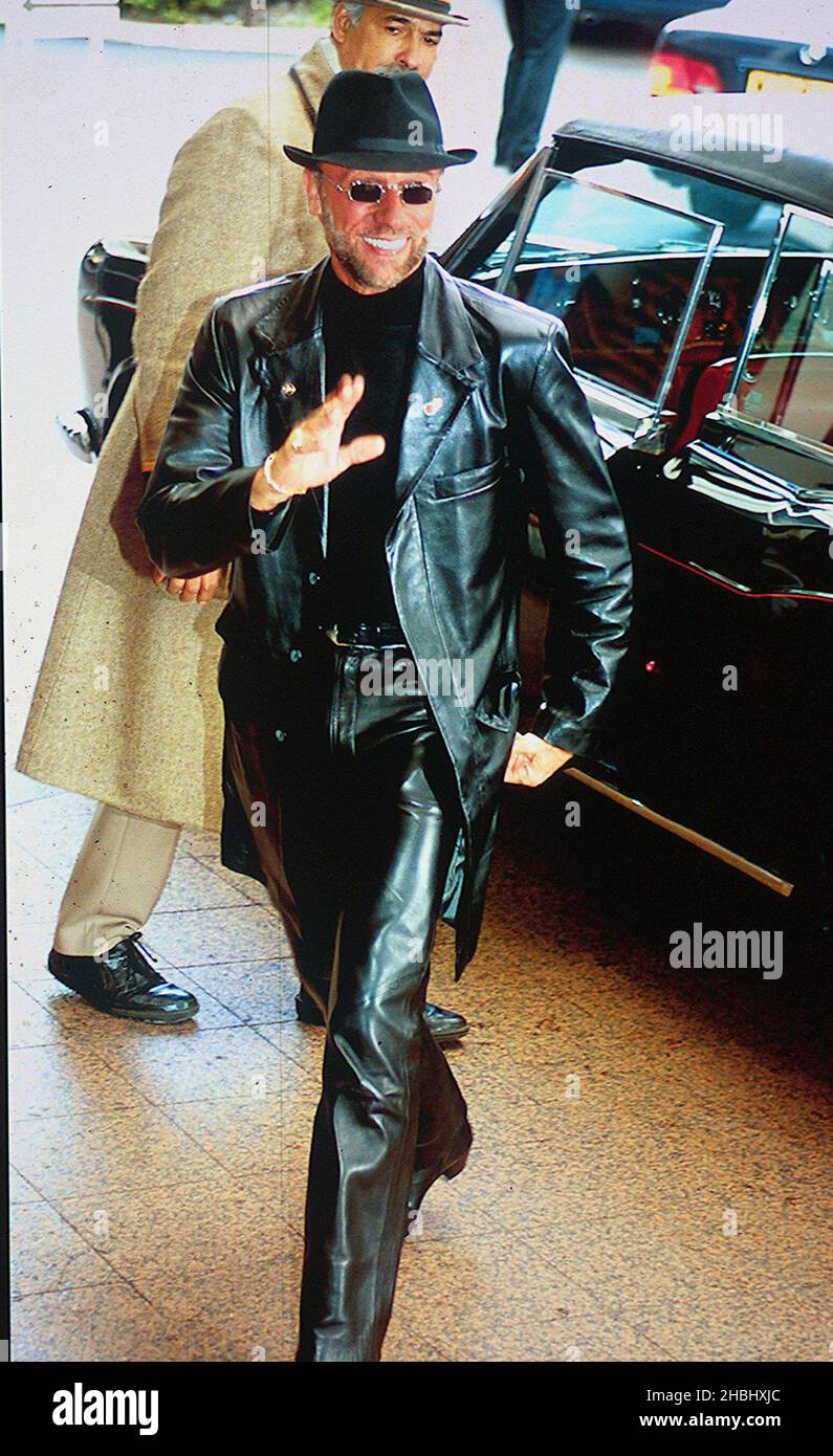 Maurice Gibb of the Bee Gee's , photographed arriving at the Evening Standard Awards in London. full length Stock Photo