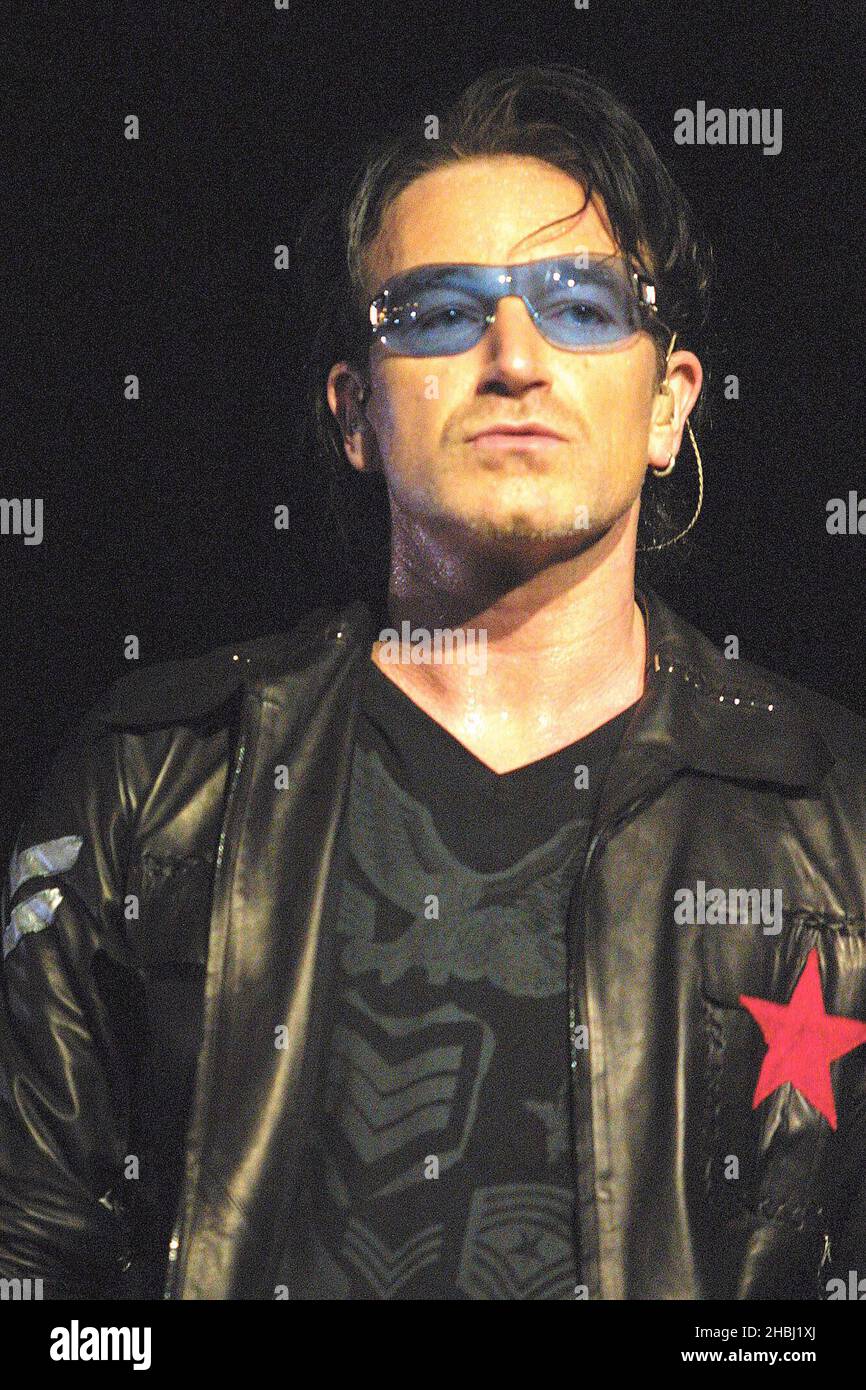 U2, Bono in concert at Madsion Square Garden, New York. Live. Half Length. Stock Photo