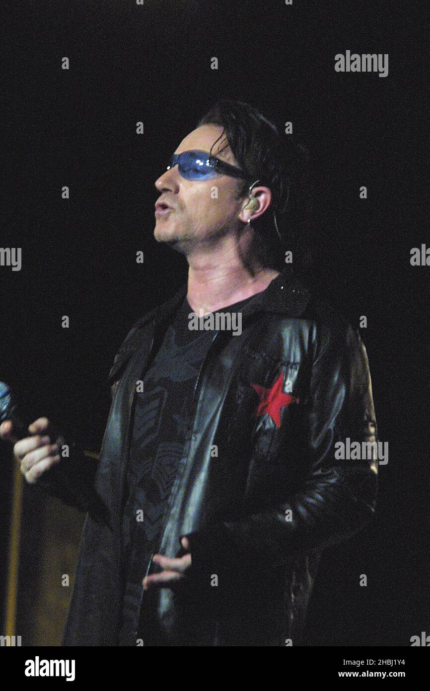 U2, Bono in concert at the Madison Square Garden, New York. Live. Half Length. Stock Photo