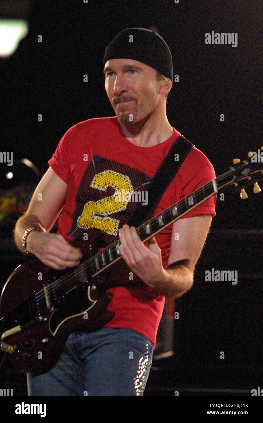 U2, The Edge in concert at the Madison Square Garden, New York. Live. Half Length. Stock Photo